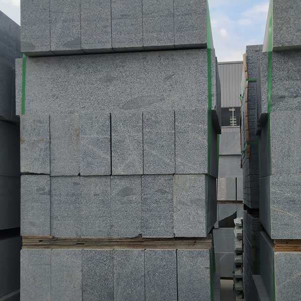 華城石材加工廠 專業的路邊石供應商與石材加工服務